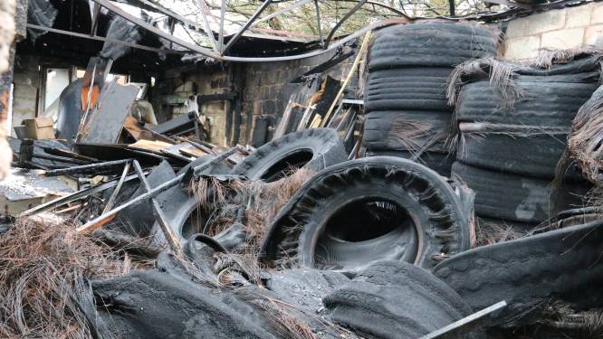 Beperkt asbestvervuiling na brand in opslagplaats, firma begonnen met opkuis van asbestdeeltjes