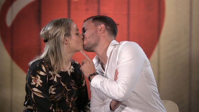 Veel Flops In First Dates Maar Carin En Gerard Vieren Wel Kerst Samen Show Destentor Nl