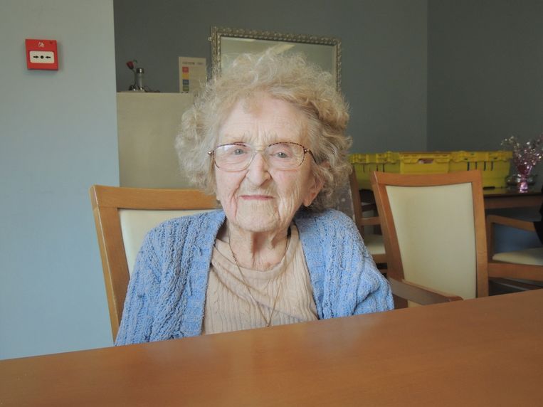 Betty Beacall moet tijdens de kroning van koningin Elizabeth zo’n veertien jaar oud zijn geweest. ‘Ik ben te oud om me dat te herinneren.’ Beeld Niels Posthumus