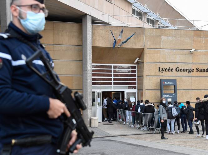 Bijna 130 Franse scholen ontvingen vorige week bedreigingen met aanslag: “Ook video over onthoofding”