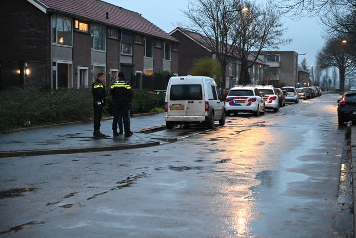 Politie doet onderzoek naar gewapende overval in de Petegemstraat in Breda.