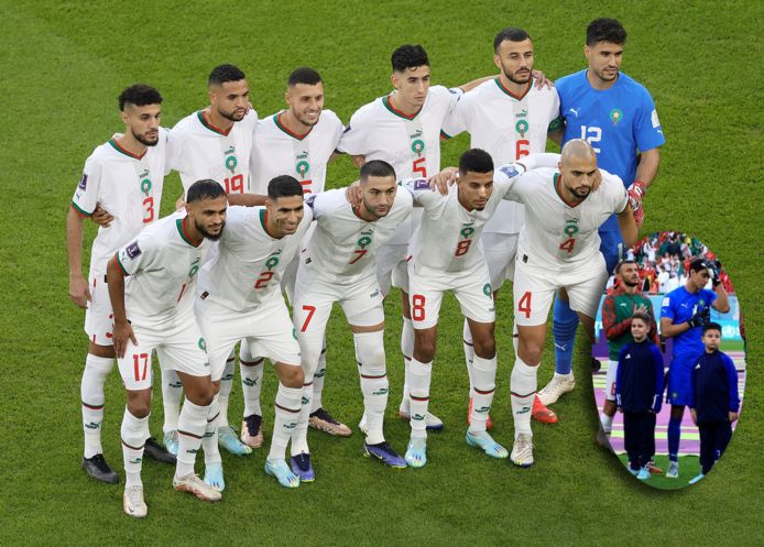 De teamfoto van Marokko met de vervanger van Yassin Bounou, die niet in staat was om te spelen.