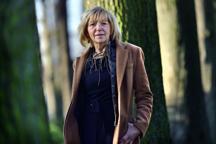 Elsbeth van Straaten-Noyons stopt na 16 jaar als raadsgriffier in Roosendaal.