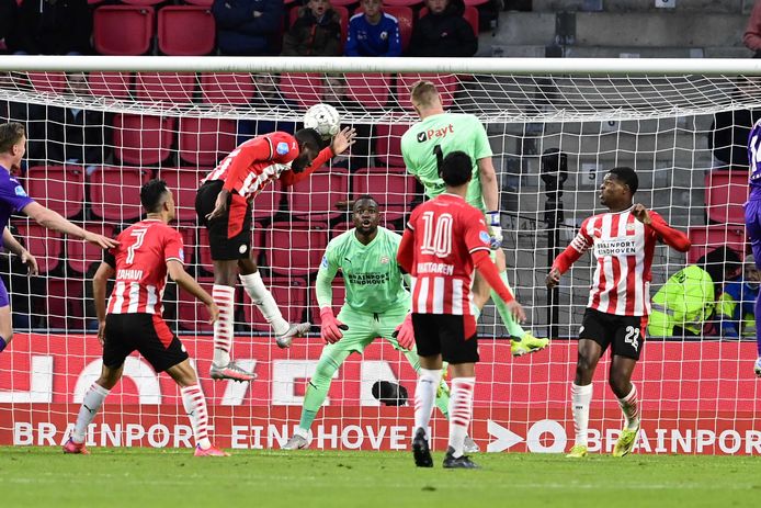 Sergio Padt kreeg een grote kans op de 1-1.
