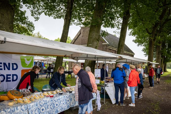 In Willemsoord is zaterdag een start gemaakt met een serie Weldadige Dagen. Met een markt en oude ambachten wordt aandacht gevraagd voor de ontstaansgeschiedenis van het dorp.