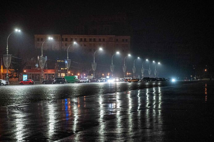 Una luce nel buio nel centro di Kharkiv.