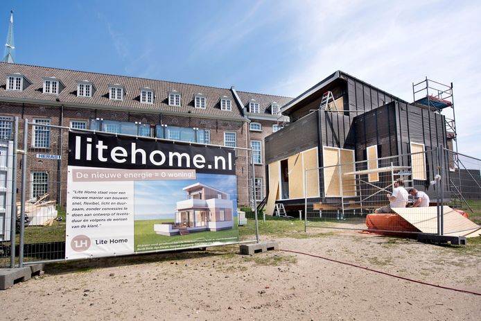 Op het terrein tussen Holland Casino en de StadsGalerij stond niet zo lang geleden nog een Lite Home, een tiny house, als experiment. Het pandje is inmiddels weer weg.