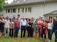 14 gezinnen hokken samen rond villa