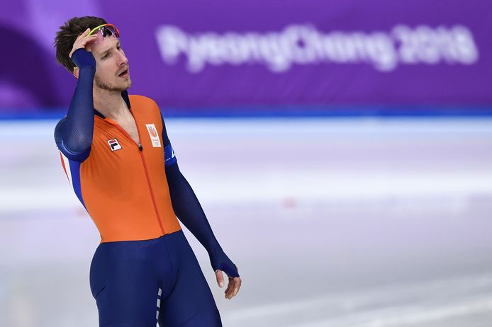Een teleurgestelde Jan Blokhuijsen. Bij de start sprong er een veer uit een van zijn schaatsen.