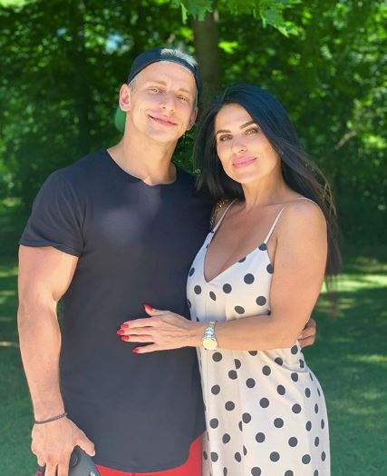 Na zijn vriendin, ziet bekende YouTuber nu zijn moeder het veld oplopen tijdens finale WK