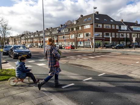 Buurt maakt zich grote zorgen over ‘gevaarlijke’ Vleutenseweg: ‘Je weet niet of er een bus aankomt’