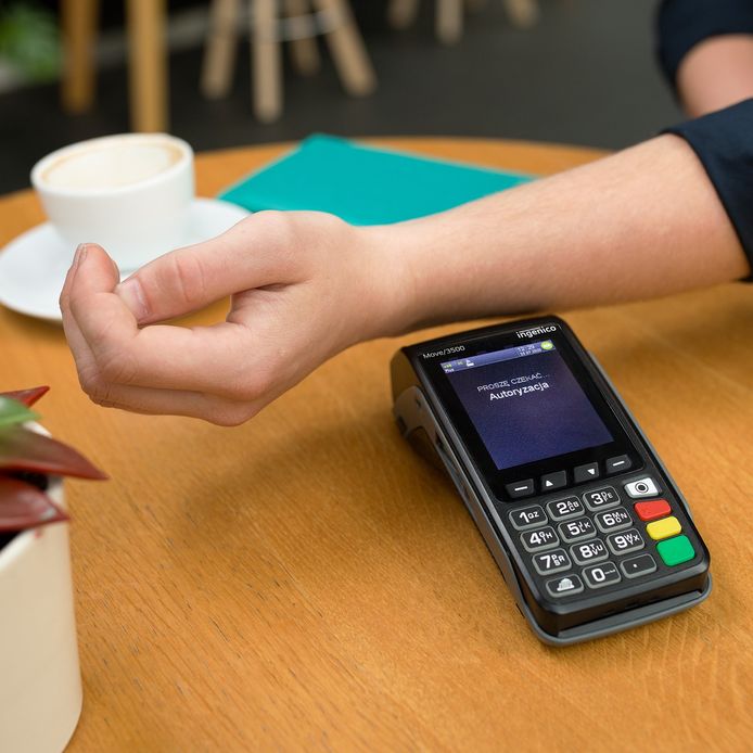 La puce Walletmor permet de payer sans même devoir sortir sa carte.