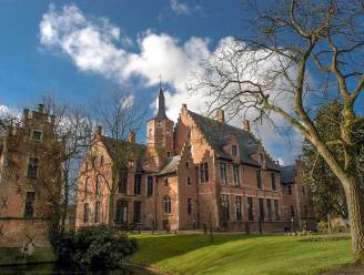 Politie pakt vier jongeren op die raam inslaan van Kasteel Walburg