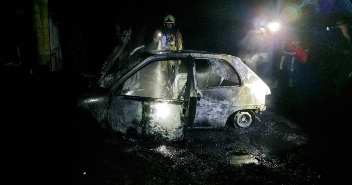 Auto totaal uitgebrand in #Hengelo.