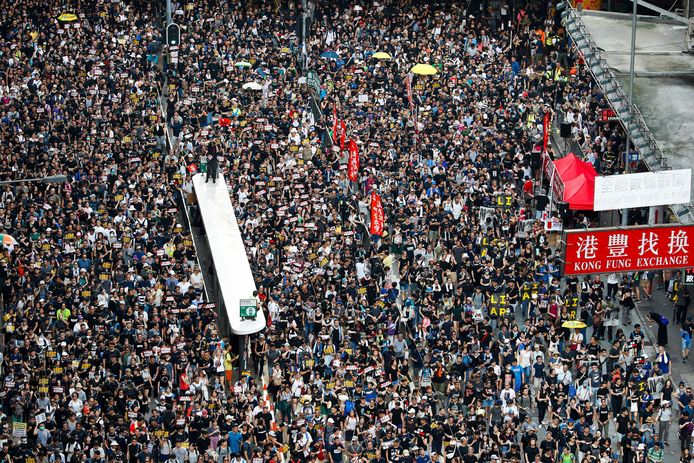 De straten van Hongkong werden overspoeld door de mensenmassa.