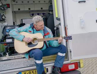 Pleun leerde op de ambulance de betekenis van het leven: ‘Door die oude baas die afscheid nam in de gang’