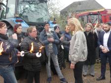 Minister Kaag na fakkelprotest: ‘Ik laat me niet intimideren of afleiden’