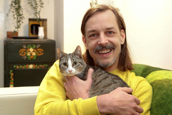 Niels van Zoeren had geen andere keus: kater Gijs heeft nu tijdelijk huisarrest voor zijn eigen veiligheid.