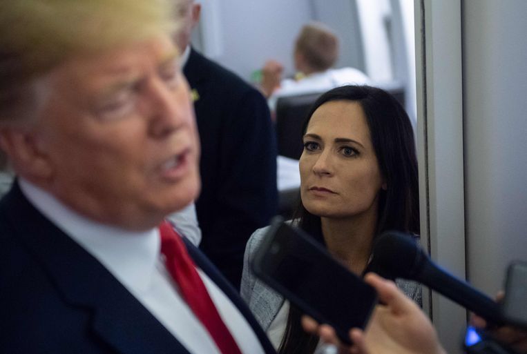 Oud-president Trump en Stephanie Grisham op archiefbeeld. Beeld AFP