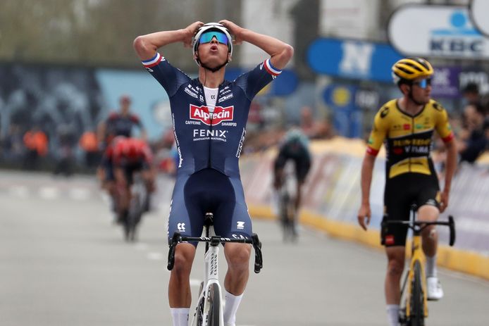 Mathieu van der Poel won zijn tweede Dwars door Vlaanderen.