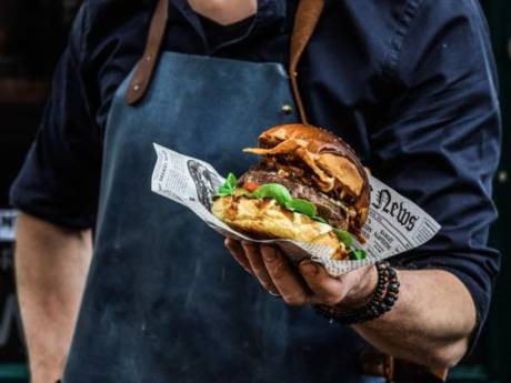 Influencer Snackspert lyrisch over burgerrestaurant in Arnhem: 'Dit zie je zelden'