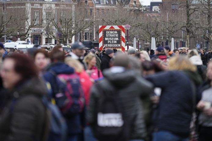 Demonstranten op het Museumplein.