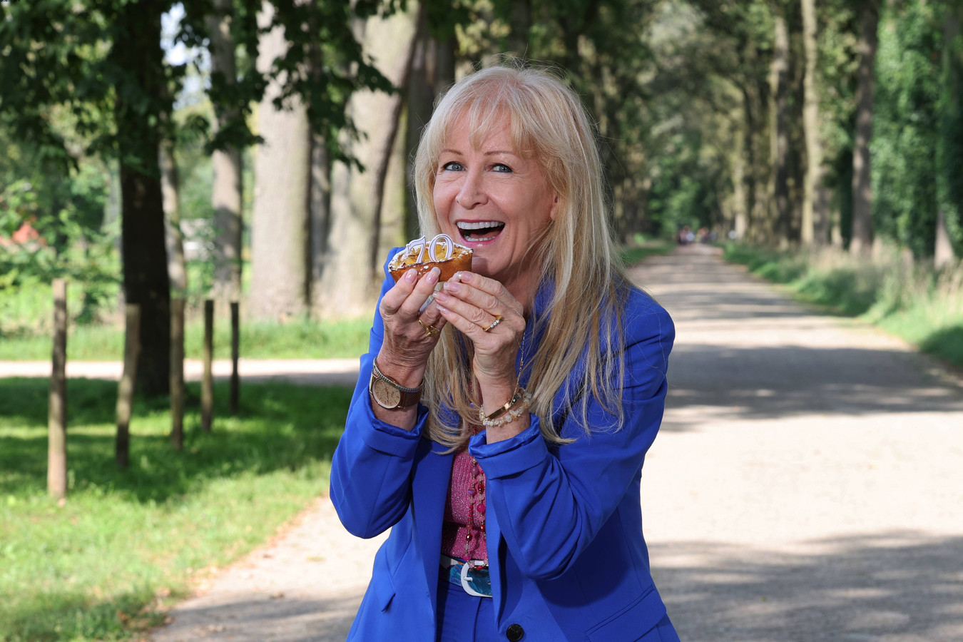Micha Marah blaast 70 kaarsjes uit en heeft nieuwe man in haar leven ...