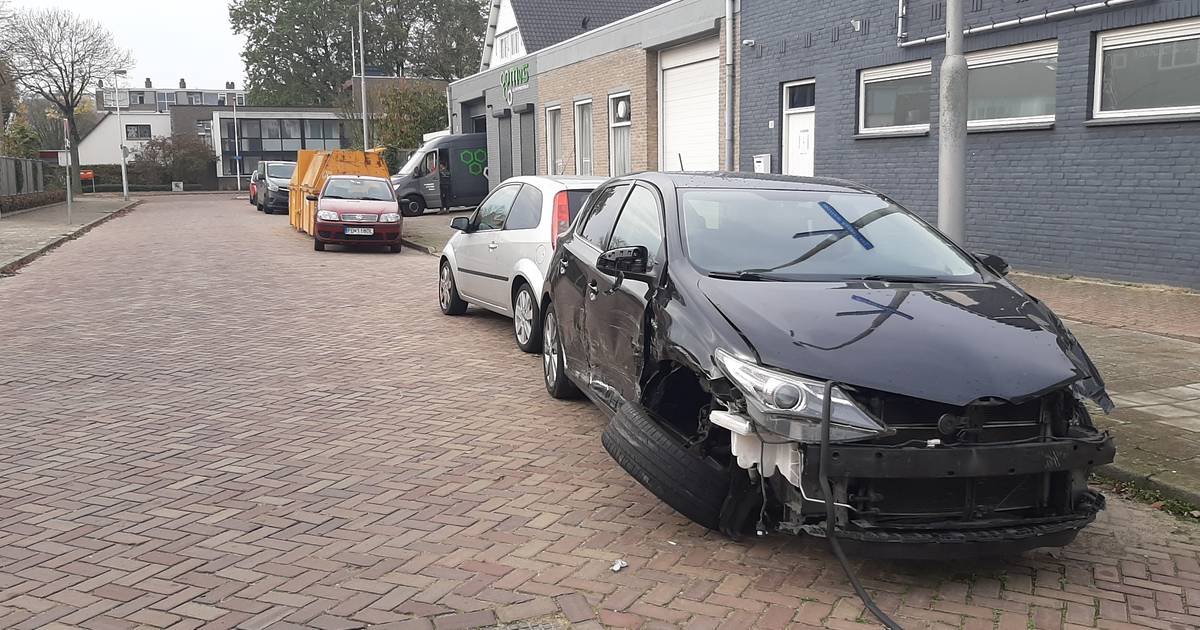 Autowrak in Woensel weggesleept, ondernemers opgelucht