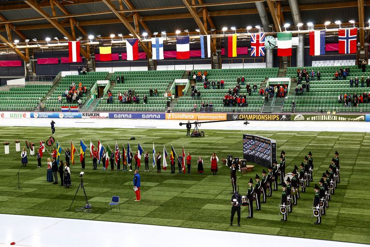 De openingsceremonie van de door de Internationale Schaatsunie georganiseerde Europese kampioenschappen in Hamar werd afgelopen januari door maar een handjevol toeschouwers bijgewoond. Beeld ANP