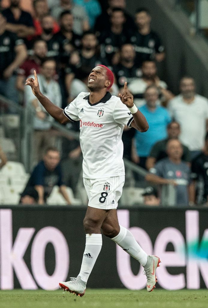 Ryan Babel juicht na zijn goal namens Besiktas.