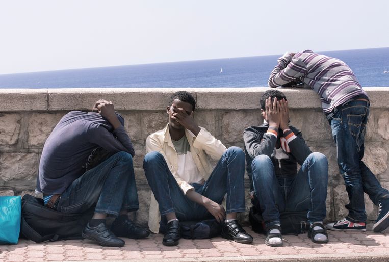 Eritrese migranten gaan gebukt onder grote trauma's uit hun thuisland en van hun vlucht. Beeld Gamma-Rapho via Getty Images