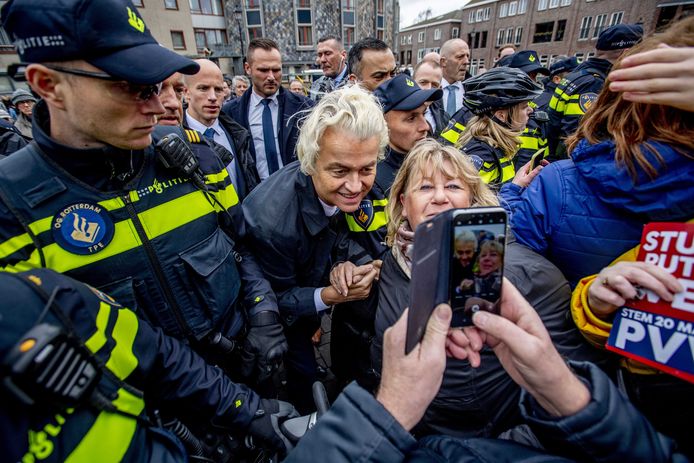 Wilders tijdens zijn campagne in Spijkenisse en Volendam.