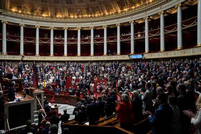 Attaque au couteau à Annecy: une minute de silence observée à l'Assemblée nationale française