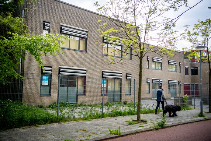 Oude school 's-Gravenland wordt opvangplek - Laan van Oud-Kralingen.