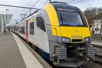Persoon valt van brug in Etterbeek: treinverkeer tijdlang zwaar verstoord