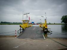 Bewoners Lithse Dijk ergeren zich mateloos aan ‘gierende en jankende’ pont