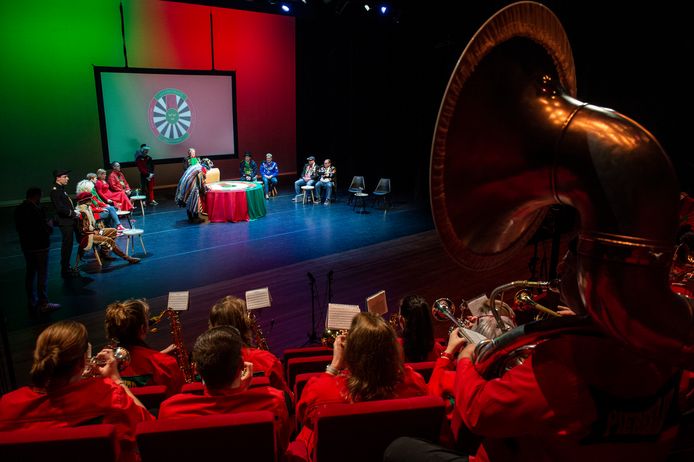 Ut Convenant der Zotheid werd ondertekend onder toeziend oog van een beperkte club mensen.