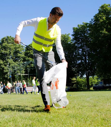 Advocaten zijn puinhoop in park beu en gaan zelf maar schoonmaken: ‘Het lijkt wel een festivalterrein’