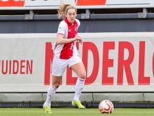 Marjolijn van den Bighelaar gaf geen cent meer voor zo’n lange carrière bij Ajax: ‘Daarom ben ik er zo ongelooflijk trots op’