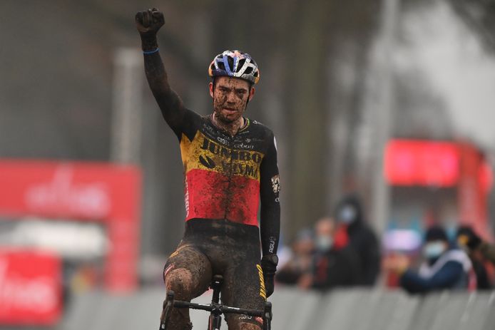 Wout van Aert won in Dendermonde.