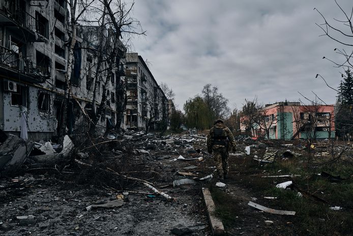 Door constante Russische bombardementen is het centrum van Bachmoet herleid tot een ruïne.