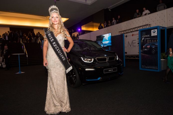 Miss Exclusive 2019 Caro Van Gorp met haar nieuwe BMW.