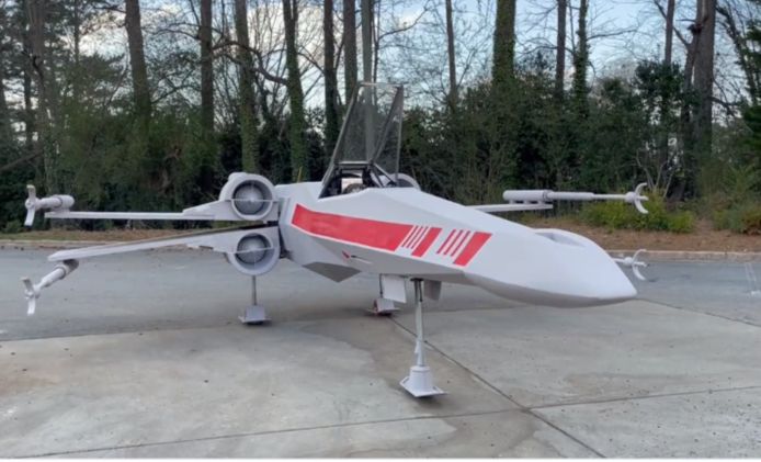 Replica X-wing van Star Wars wordt binnenkort geveild voor het goede doel.