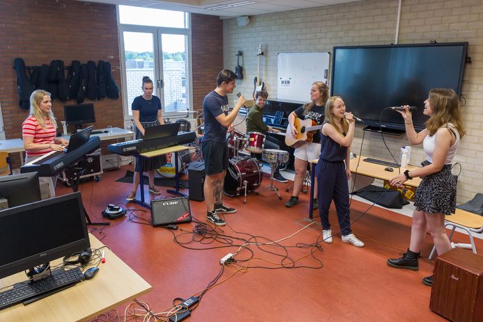 Studenten van de opleiding Vakspecialist Muziek aan de Kempel oefenen voor Kempel in concert.