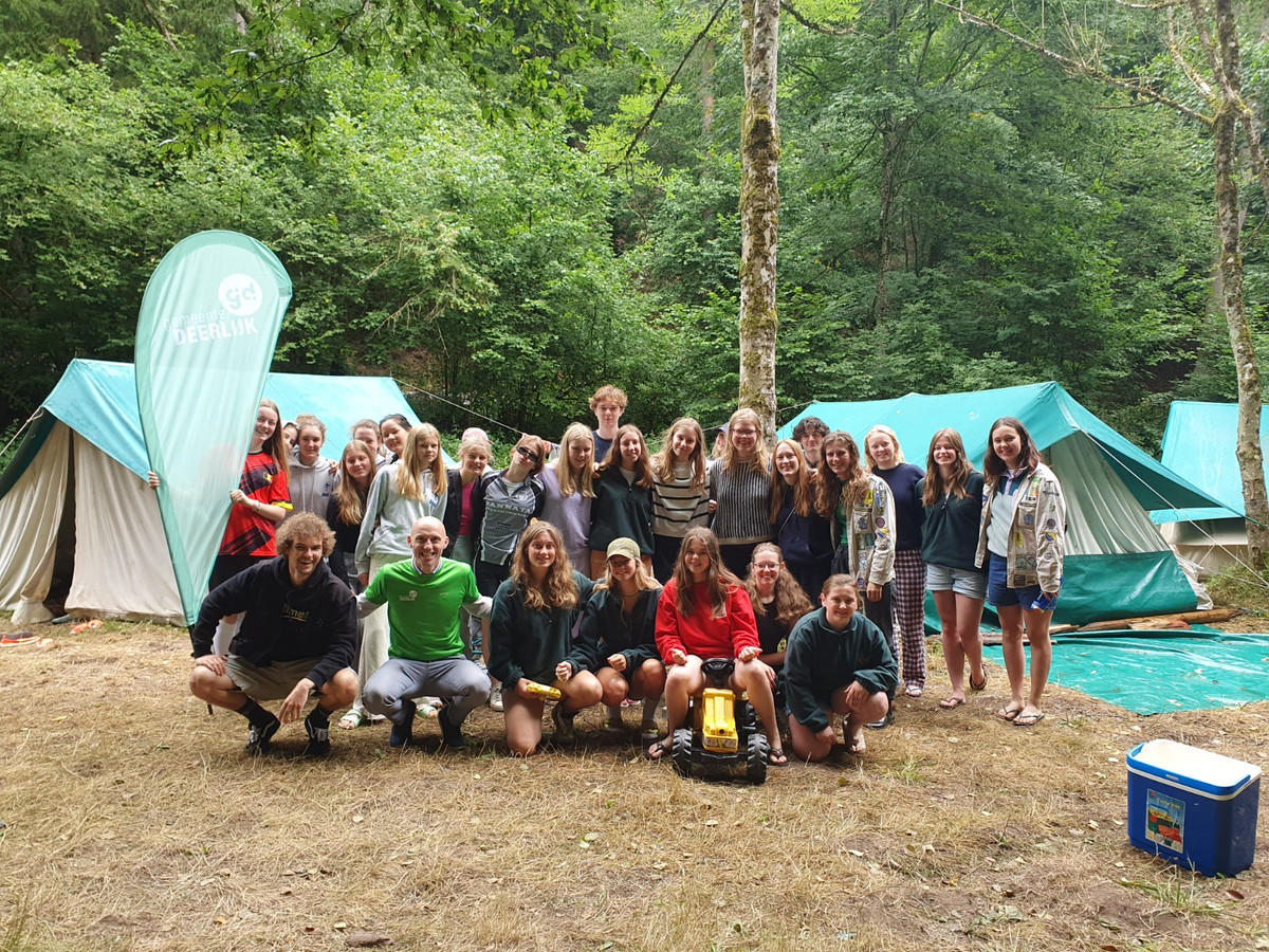Schepen bezoekt op één dag de vier kampplaatsen van de Deerlijkse