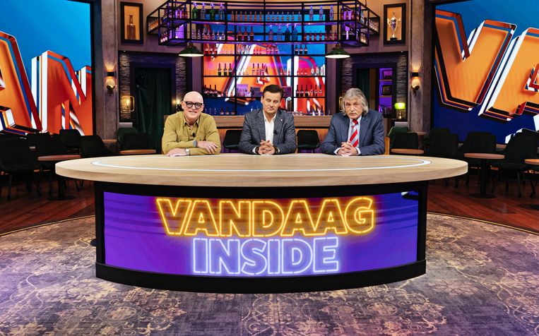 René van der Gijp, Wilfred Genee en Johan Derksen in de studio van het televisieprogramma 'Vandaag Inside'.  Beeld BELGAIMAGE