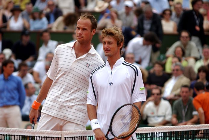 Martin Verkerk (links) met Juan Carlos Ferrero, voorafgaand aan de finale van Roland Garros 2003.