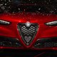 Alfa’s eerste SUV blijkt z’n sportschoenen aan te hebben. En dat doet ons goed