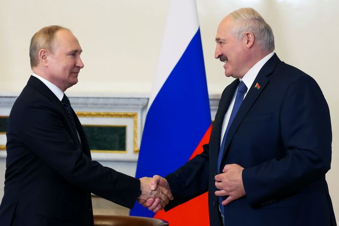 De Russische president Vladimir Poetin en zijn Wit-Russische ambtsgenoot Aleksandr Loekasjenko (25/06/2022).