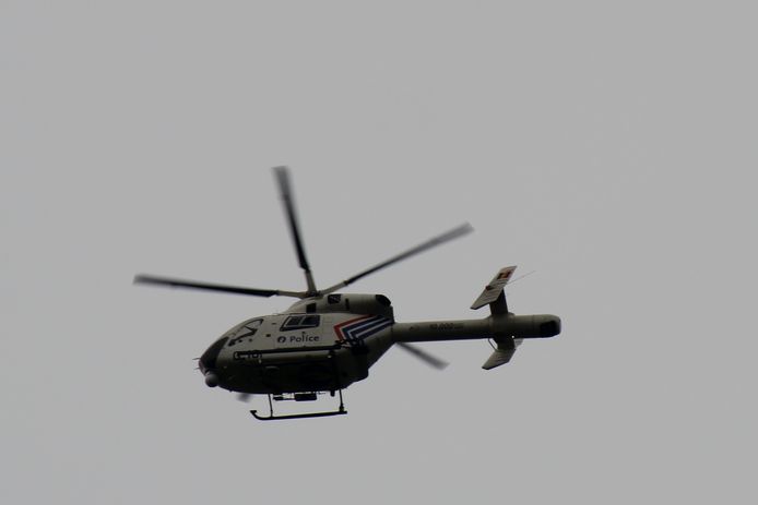 De RAGO-politiehelikopter hing lange tijd boven de regio Bambrugge/Zonnegem.
